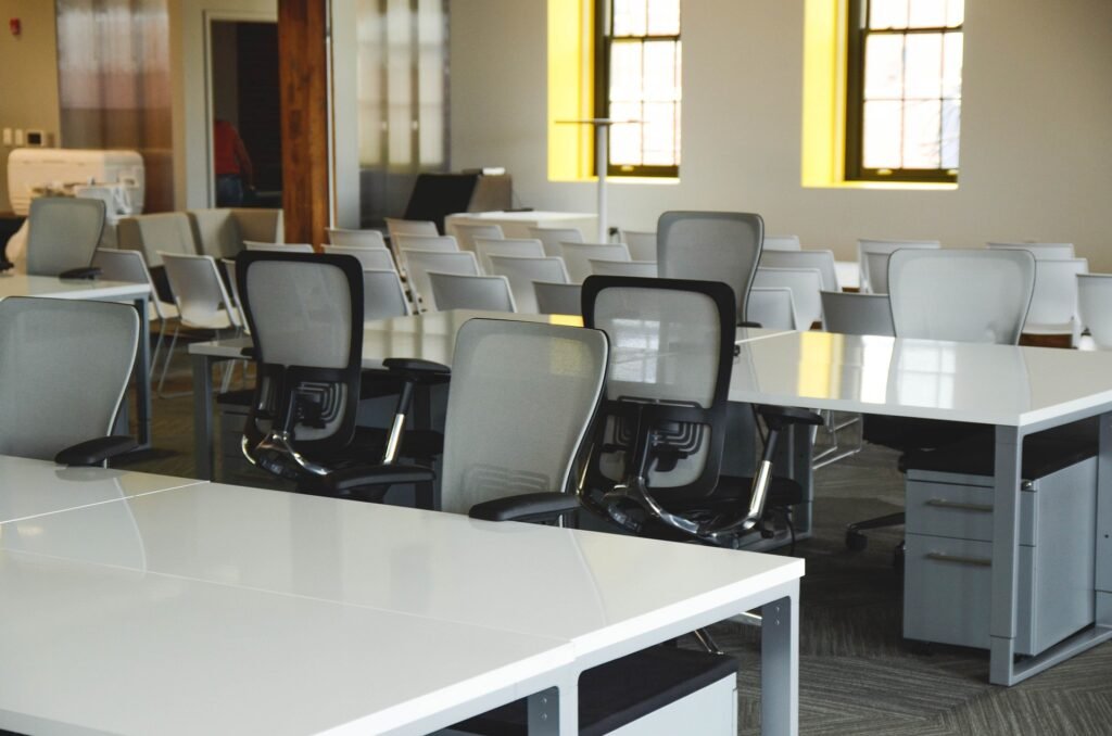 How To Find Office Furniture Store in Dubai